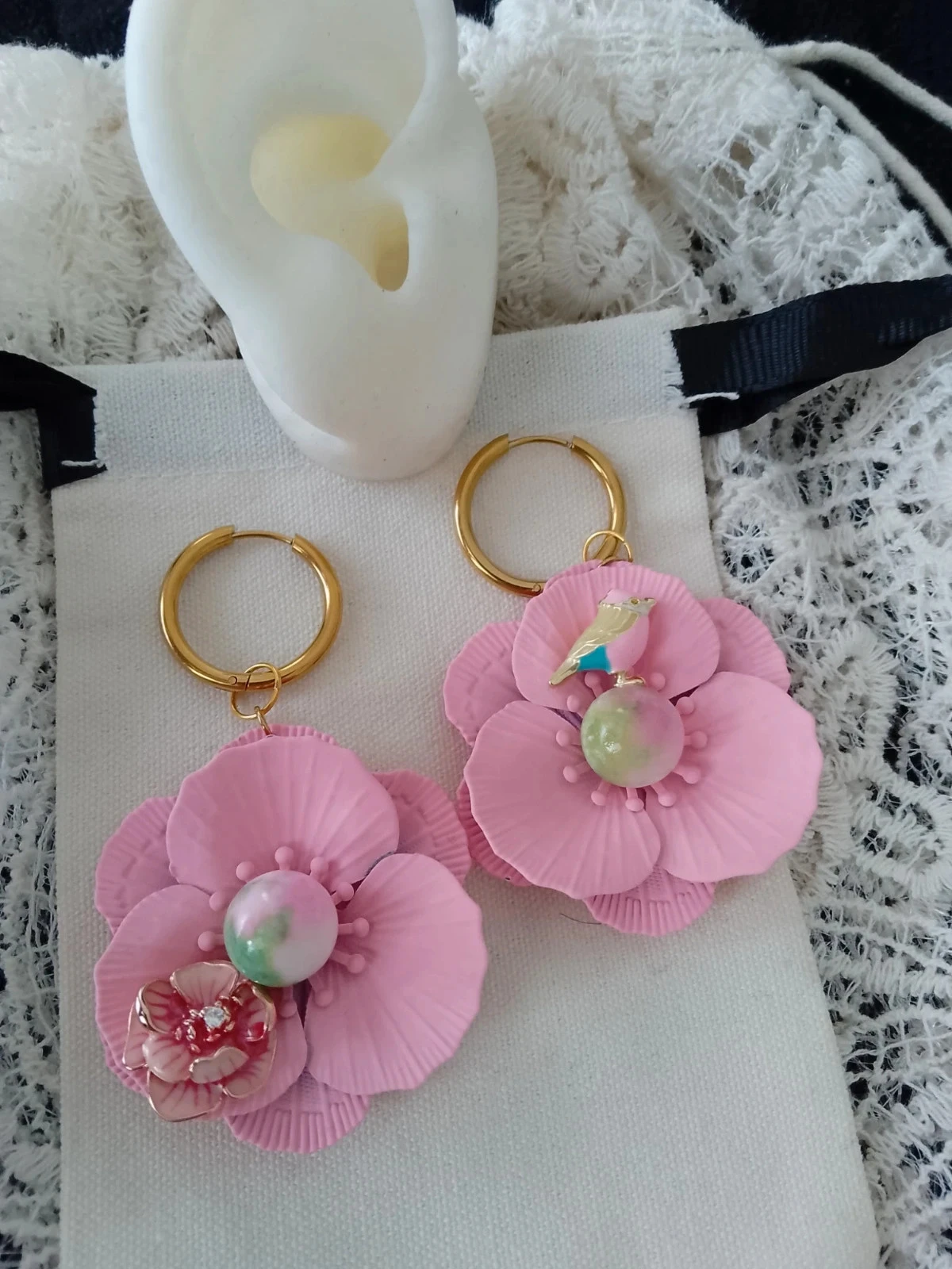 Boucles d'oreilles bohèmes dorées fleurs roses et oiseau + pierres naturelles de jade – photo 2